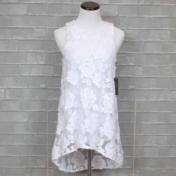 Vince Camuto Tops - Vince Camuto Sleeveless Lace Tunic Top
